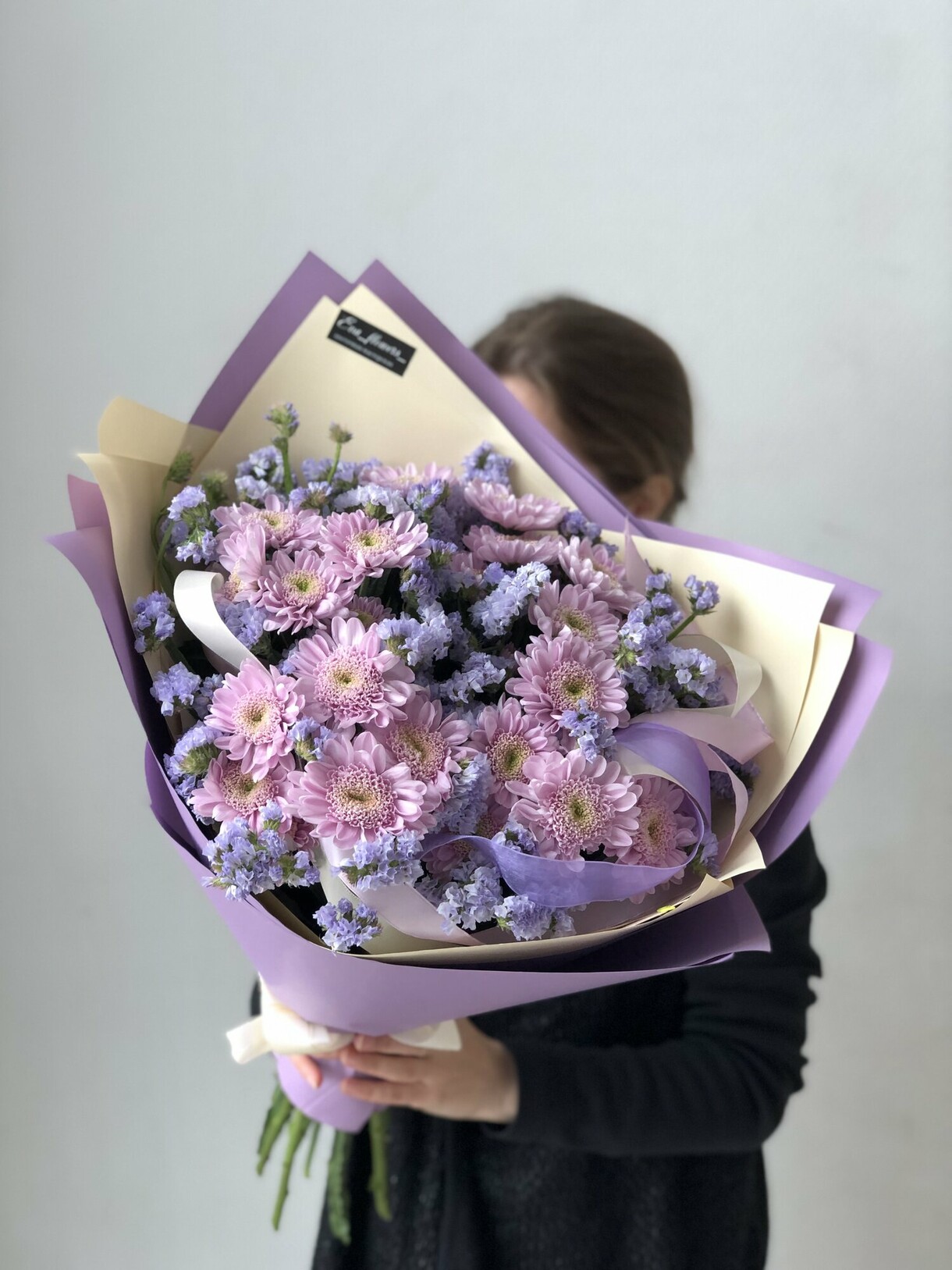 букет из шоколадных пионов. съедобные тюльпаны. цветы на маркете. страстный букет цветов. съедобный букет для мальчика.