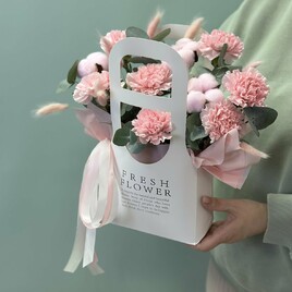 Лагурус, Гвоздика, Хлопок, Эвкалипт, Сумка картон, Оазис