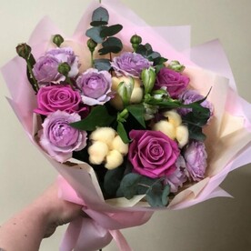 Букет пионовидных роз и хлопка