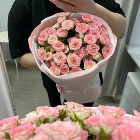 Нежные кустовые розы