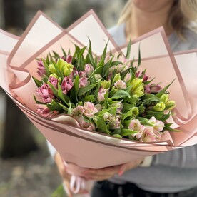 Букет ассорти альстромерией