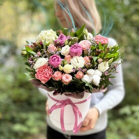 Шикарная коробка с живыми цветами
