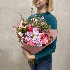 Хризантема кустовая, Роза кустовая, Диантус, Альстромерия, Хамелациум, Зелень, Пленка дизайнерская