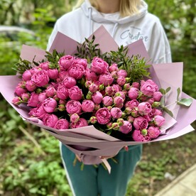 Шикарный букет с кустовыми розами