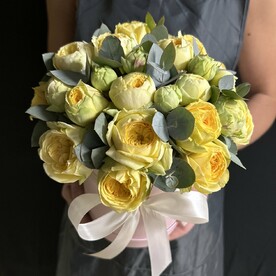 Роза кустовая, Эвкалипт, Шляпная коробка, Оазис