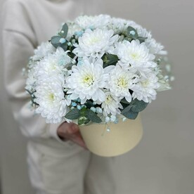 Эвкалипт, Хризантема кустовая, Гипсофила, Шляпная коробка
