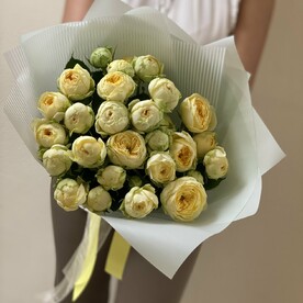 11 кустовых роз "пиони бабблз"