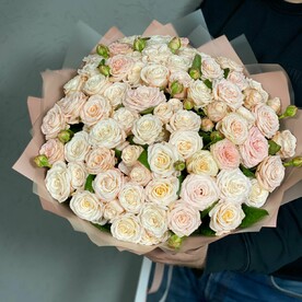 51 пионовидных кустовых роз