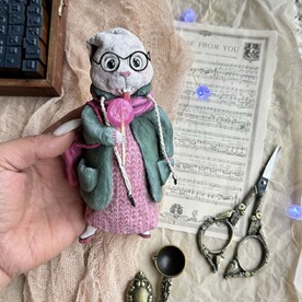 Ватная игрушка ‘ Зайка с леденцом ’