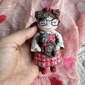 Ватная игрушка ‘ Девочка с мишкой ’