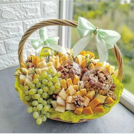 Корзина "Сыр и виноград"