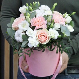 Букет в шляпной коробке «Амур»