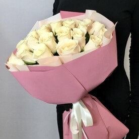 25 кремовых роз Шарман