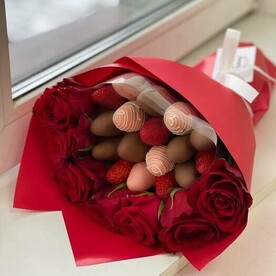 Клубника и розы