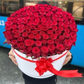 101 роза в коробе