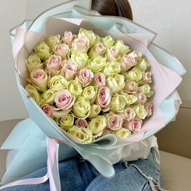 51 роза монобукет
