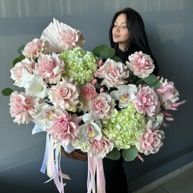 Шикарная композиция с французскими розами