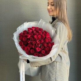 Роскошный букет из 51 красной розы