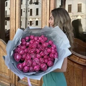 15 веточек малиновых кустовых Пионовидных Роз Чери Бомбастик
