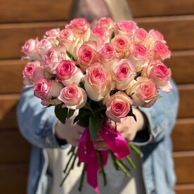 25 розовых роз под ленту
