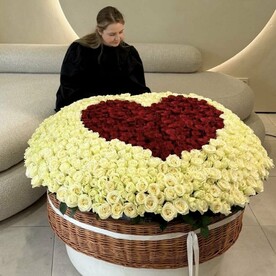 501 роза в корзине