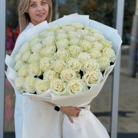Букет белых роз 51 шт. 70 см