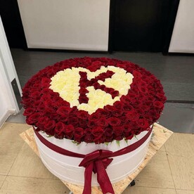 Букет из роз с буквой "Сердце К"