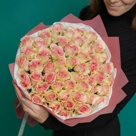 51 нежно-розовых роза