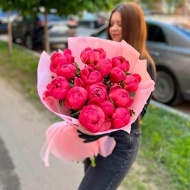 Букет из 15 пионов