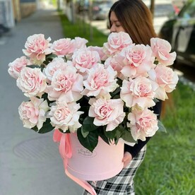Французские розы в коробке