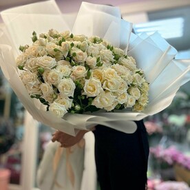 Кустовые розы букет большой
