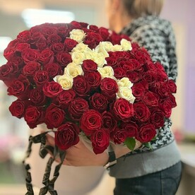 Букет из 101 розы с буква любая