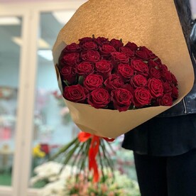 Букет 25 красных роз высоких