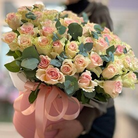 Шикарный букет роз 101 в коробке
