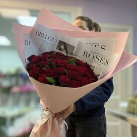 Красные розы 35 штук высокие