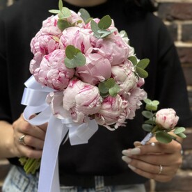 Букет невеста из пионов с бутоньеркой🥰