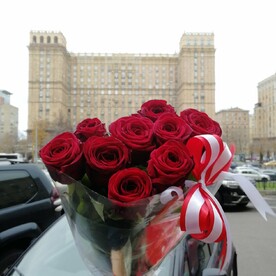 Букет из 9 красных роз 60 см