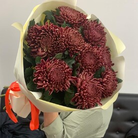 Букет из 9 крупных хризантем