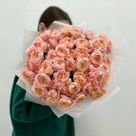 Букет из кустовых пионовидных роз джульетта