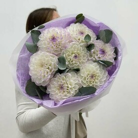 Георгина шт, Эвкалипт шт, Дизайнерская упаковка шт