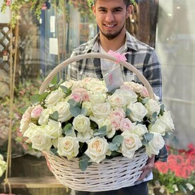 Букет из 101 розы в корзине