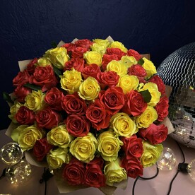 Букет из 51 желтой и оранжевой Розы