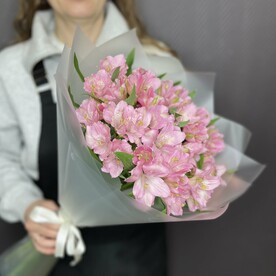 Букет розовой альстромерии