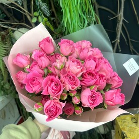 Кустовые розы в дизайнерской упаковке🌸