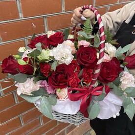Корзина с розами🌺