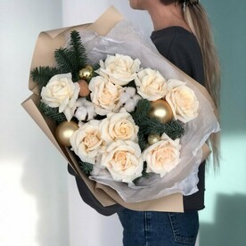 Новогодний букет с французскими розами