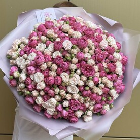 Букет из 101 пионовидной кустовой розы