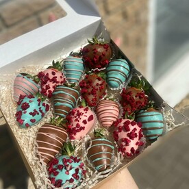 Коробочка с клубникой