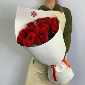 Букет роз сорта ред наоми, 21шт