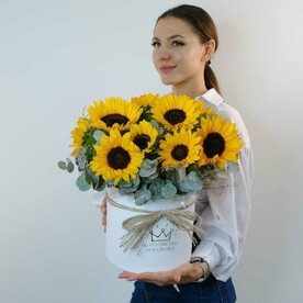 Подсолнухи в коробке «подарю тебе солнце»